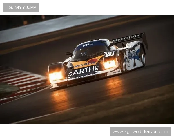 F1现场大风吹走广告牌，差点砸到赛车